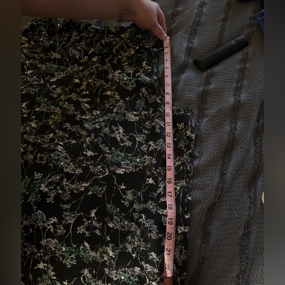 Sleeveless Blouse - Picture 6 of 6